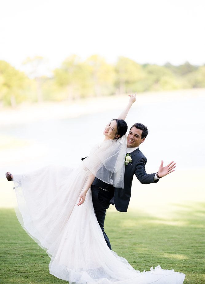 Las Colinas Country Club wedding reception by Dallas wedding photographer Monica salazar. Bride and groom posed for a fun wedding picture on the golf course.
